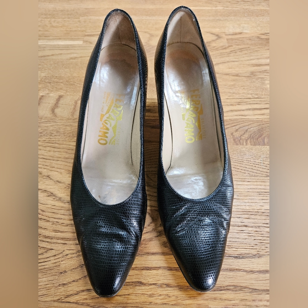 Vintage Ferragamo black leather heels 8 1/2 narrow